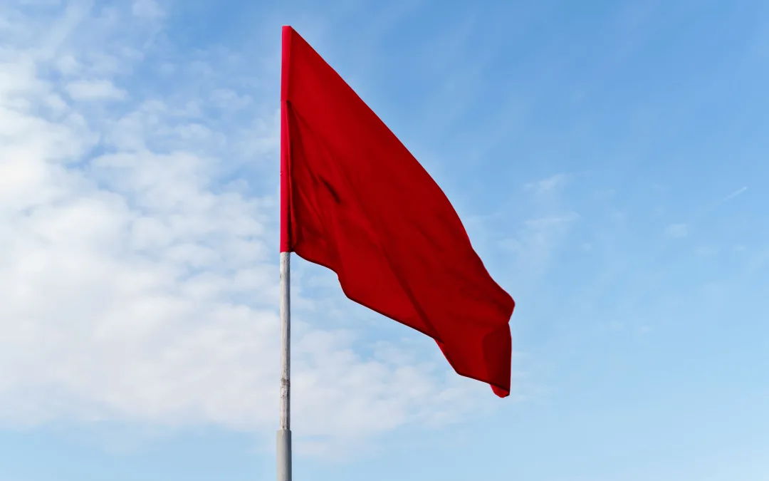Praia da Mareta, em Sagres, interdita a banhos por derrame de resíduos para o mar