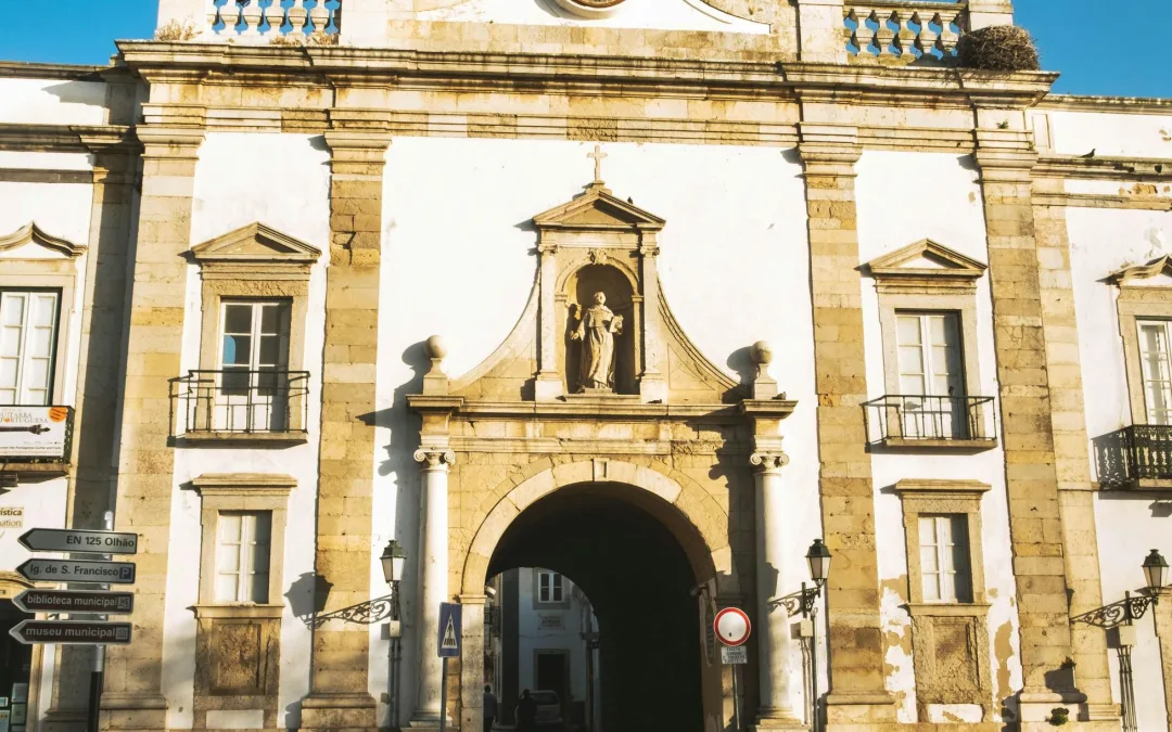 Descoberta base de antiga estátua romana epigrafada em Faro