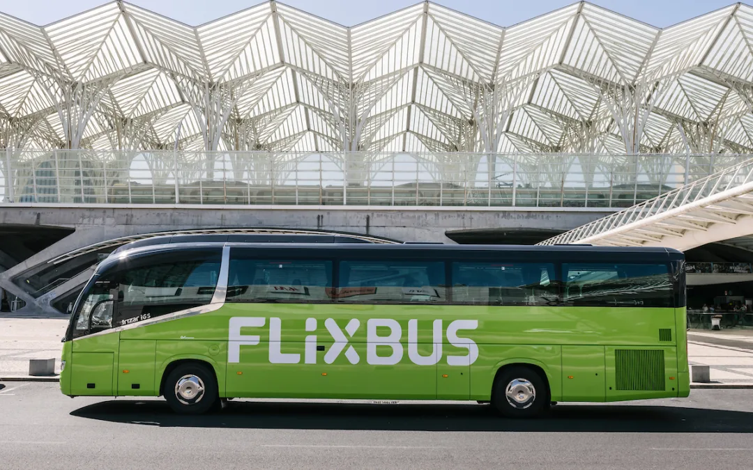 Algarve destaca-se na expansão da FlixBus em Portugal durante o verão
