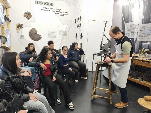 Silves promove workshops com artesãos locais para jovens alunos