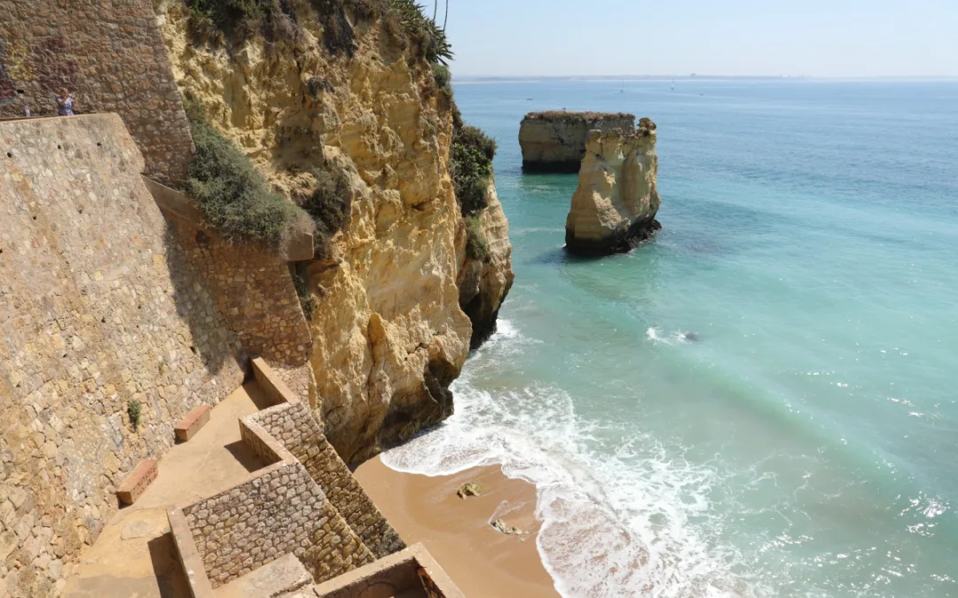 Lagos avança com estabilização da arriba da Praia do Pinhão