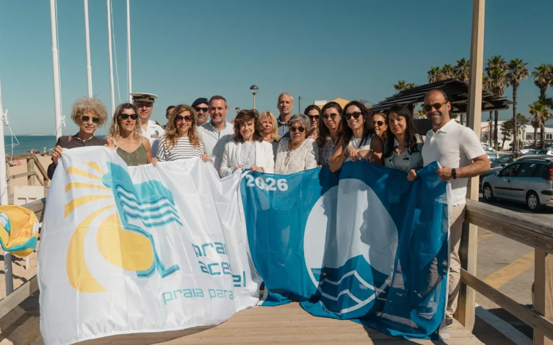 Faro hasteia Bandeiras Azuis e reforça qualidade nas praias