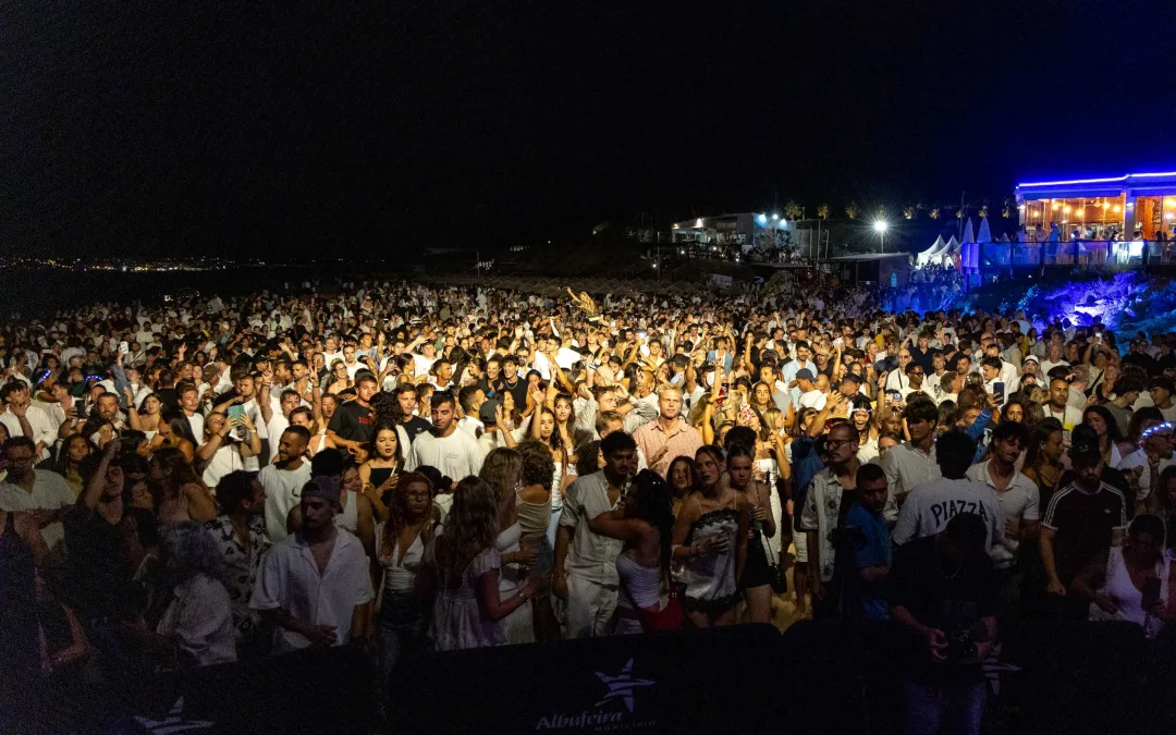 Full Moon atrai 8.000 pessoas à Praia da Galé