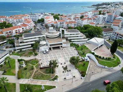 Câmara Municipal de Albufeira autoriza obras durante o Verão