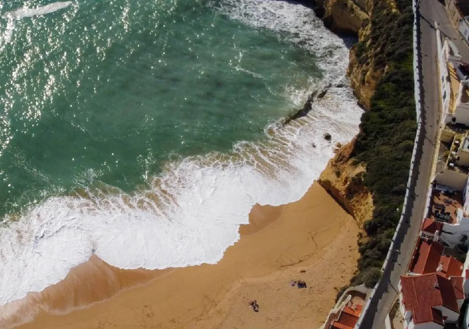 Praias de Lagoa continuam a oferecer águas balneares de excelência