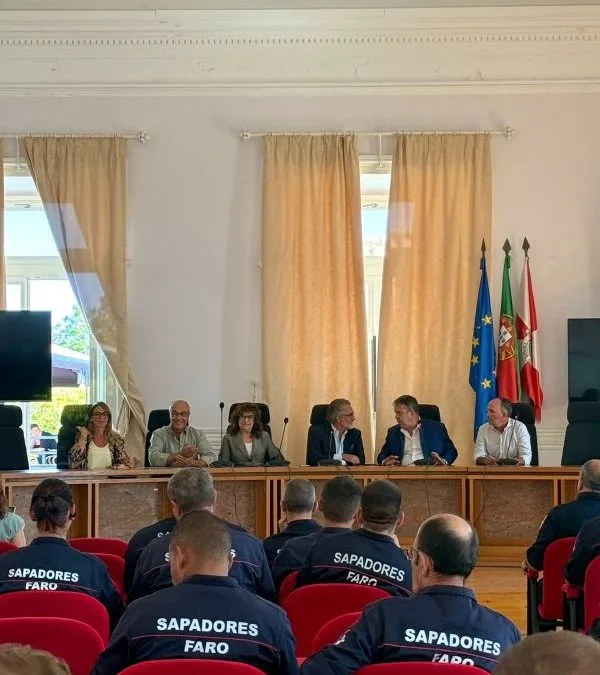 Município de Faro e Sindicato assinam acordo para melhorar condições dos bombeiros