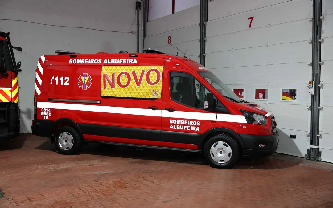 Bombeiros de Albufeira recebem nova ambulância para reforçar socorro local