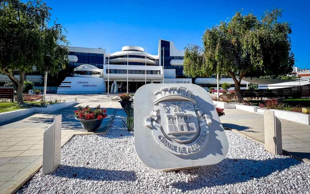 Albufeira contrata 20 assistentes operacionais e abre concurso para mais 35